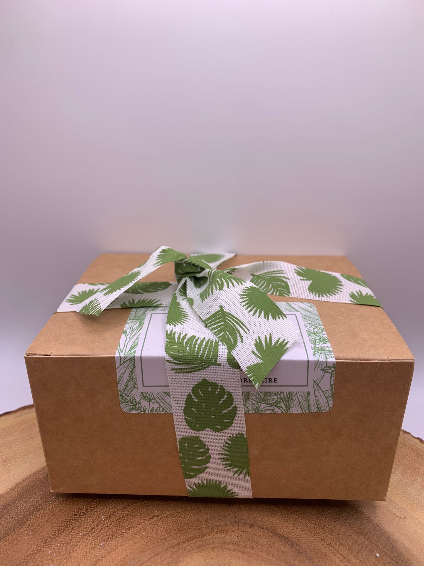 Lavender Candle & Bath Bomb Gift Set
