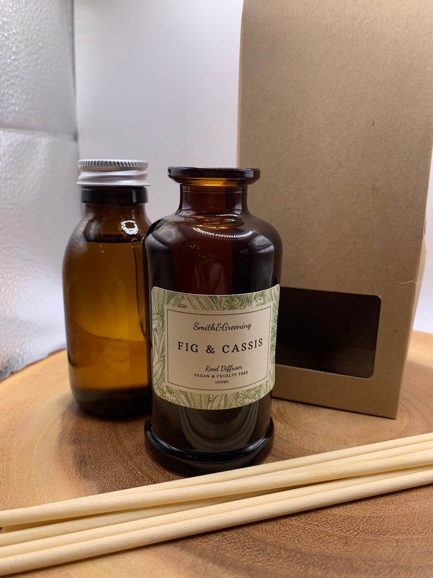 Fig & Cassis Reed Diffuser - Luxury amber glass jar